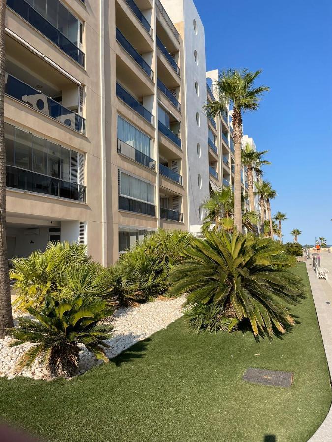 Mar Y Sal En Primera Linea De Playa Vacaciones En Piscina Disponible A Partir De 1 De Julio
